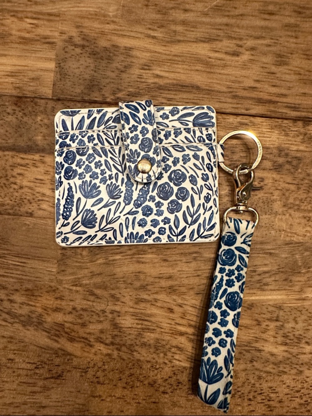 Floral Print Card Holder with Matching Wristlet - Blue/White
